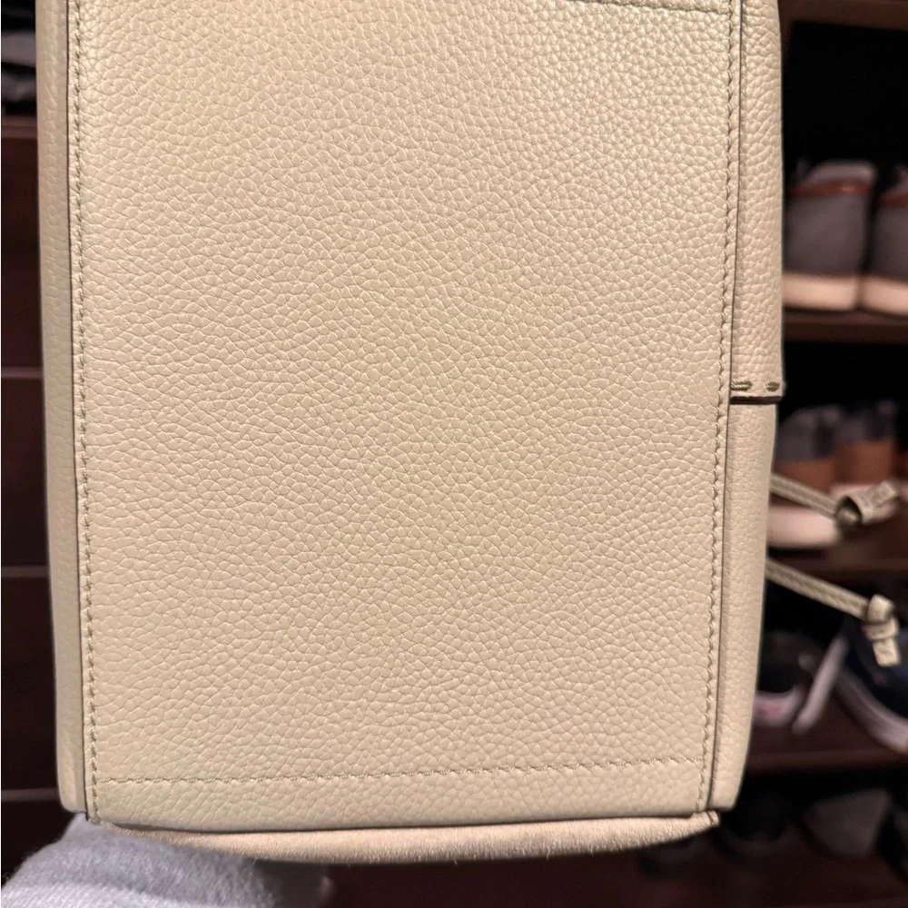 Tory Burch McGraw Dragonfly Sage Green Leather Drawstring Shoulder Tote - Picture 7 of 10